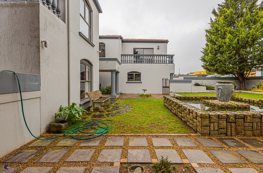 4 Bedroom Property for Sale in Myburgh Park Western Cape